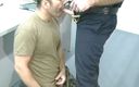 Bareback TV: पुलिसकर्मी हिरासत में बालों वाले मर्द को चोद रहा है