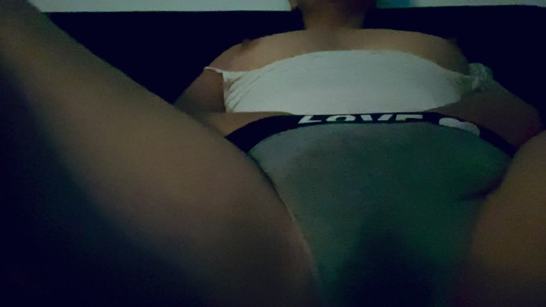 Alyanka_1: Masturbation du soir avec une seule extrémité