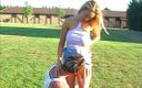 Sex Karma: Une cowgirl sassy taille une pipe dehors après s&amp;#039;être fait...