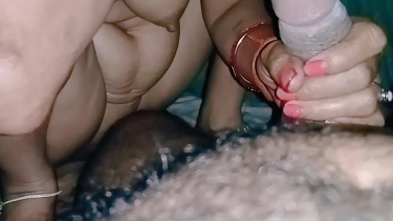 NituRandi94: Gorąca mama rucha się z własnym housseowner Pasierbem Hindi Audio