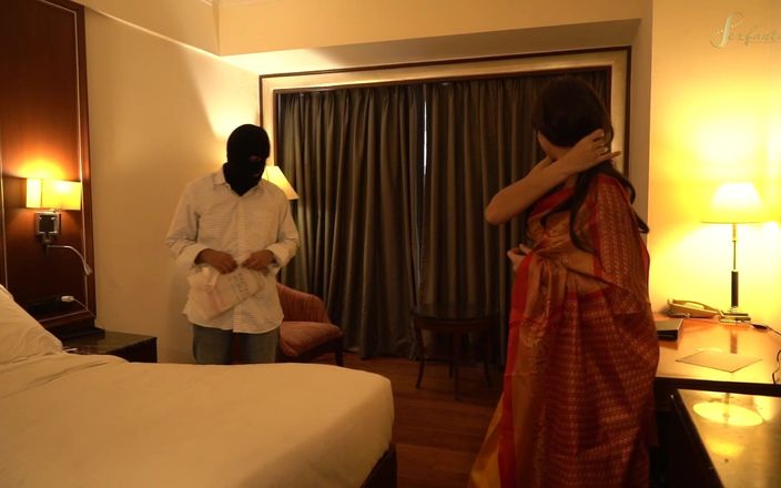 Mr Entertainer: Indiana menina olhando quente em um sari indiano e pronto...