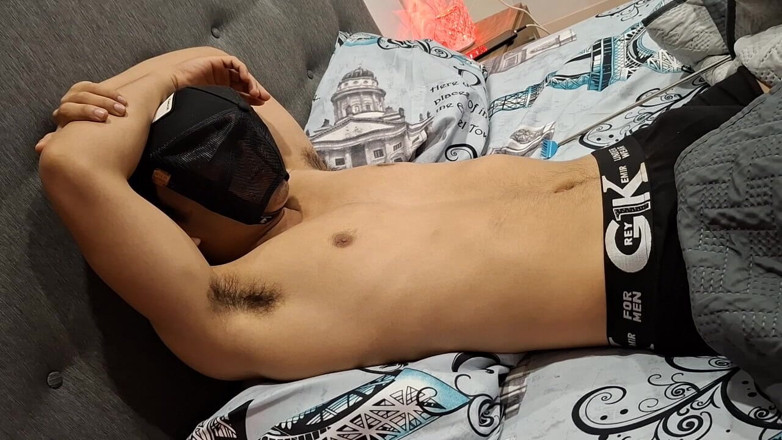 Bare skin man: Cócegas Implacáveis em Ação Máxima