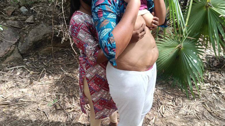 Inba: Adik tiri lagi asik mesra-mesraan di luar ruangan