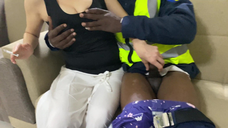 Mr Cute Cock: Mr Black Rock asiatisk MILF ber om deepthroat knull