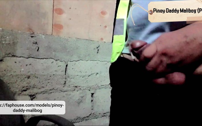 pinoy malibog: Pekerja Filipino ngocok kontolnya yang becek setelah kerja pulang kerja,...