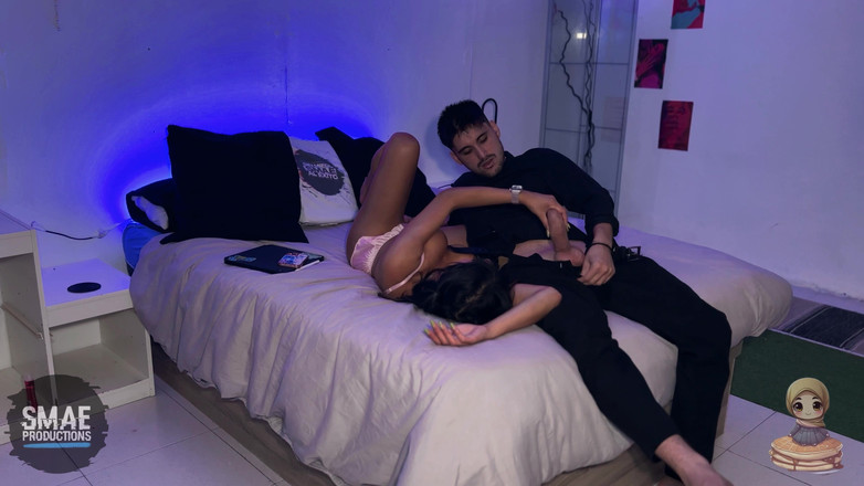 Aaliyah Yasin: Aaliyah Yasin neukt Papi met een plug in haar kont
