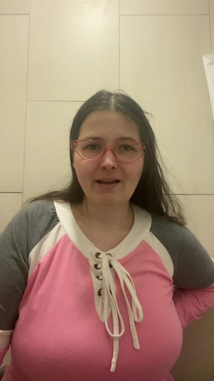 MissChrystalline: Chat, discuție sexuală, vezi țâțele și pizda mea