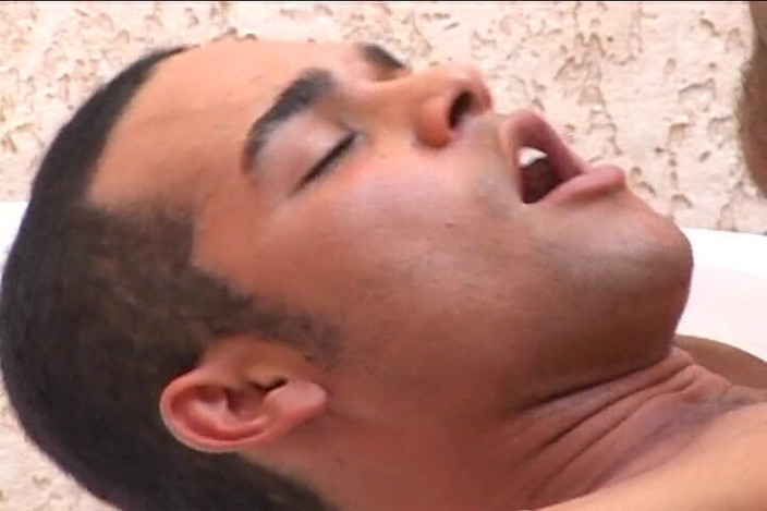 Hot Latinos dudes not gay but curious: Трахав грубо в джакузі