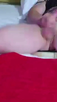 Mẹ kế làm cho con đĩ cd phục tùng xuất tinh trên webcam