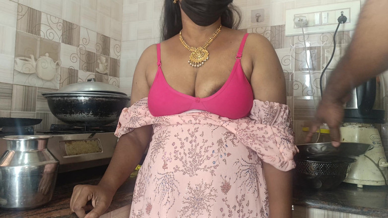 Laxi ammu: ハウスワイフ・キッチン ホットロマンス