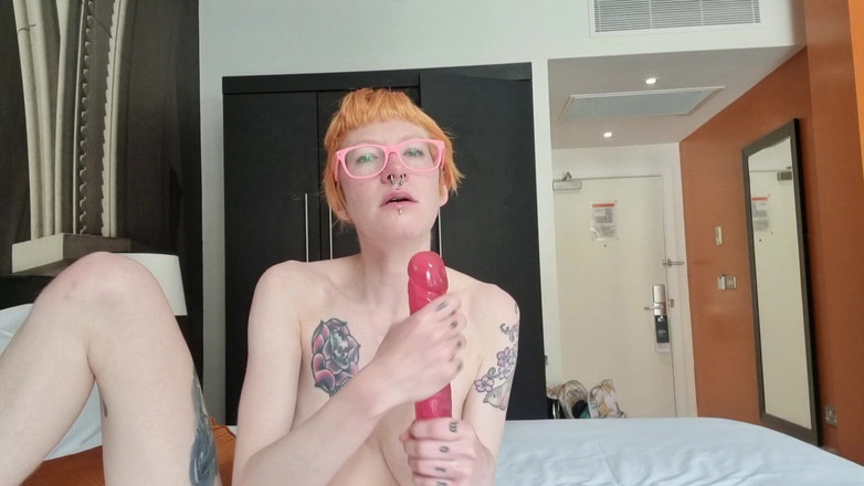 Rosa Rosebud: Mijn favoriete dildo diep in de keel