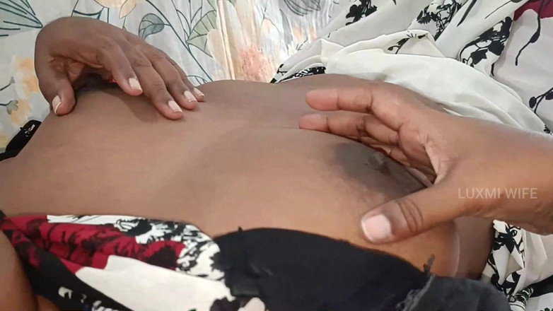 Luxmi Wife: Vrouw krijgt een piekorgasme dat uit poesje stroomt - 4