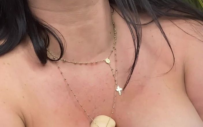 Angelina Castro: Vuốt ve nó với Angelina Castro