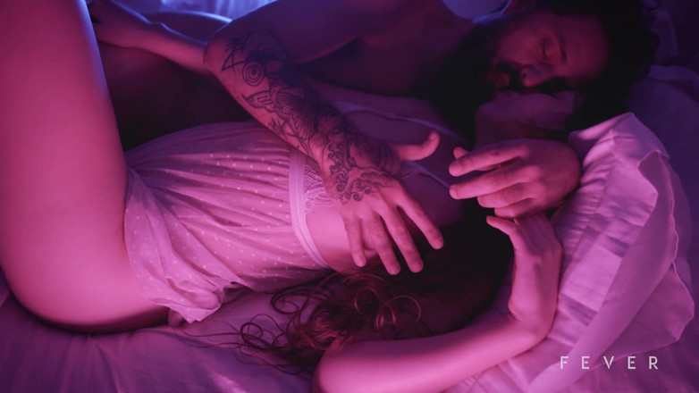 Fever Films: Sugar-daddy dá um presente para sua garota