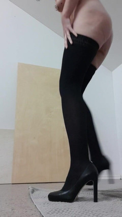 JulieEroticDress: Schizzi in nylon