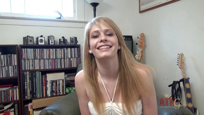 ATKIngdom: Cực khoái hoang dã của Allie James bằng cách móc...