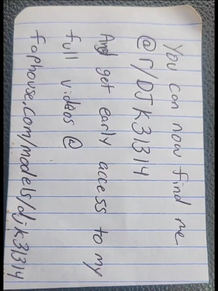 Djk31314: Хтось зловив мене в готельному душі.