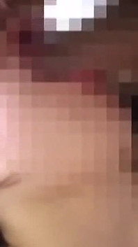깊은 침실 추력을 공유하는 십대 소녀 애호가