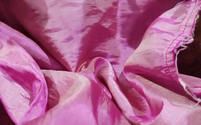 Satin and silky: Pula Se freacă capul cu Satin mătăsos roz al vecinei...