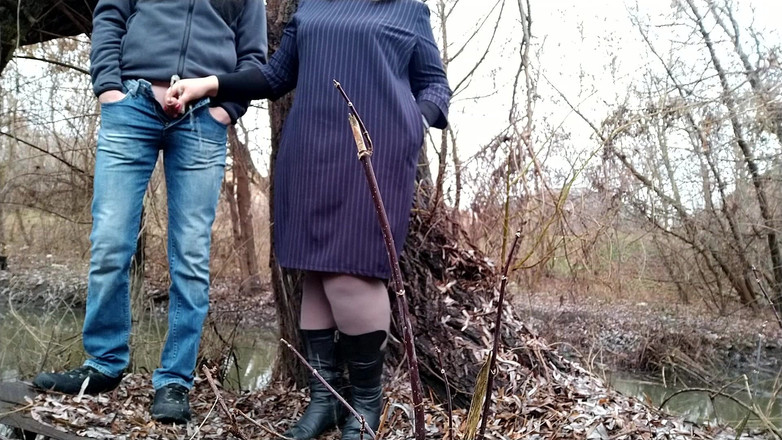 OurFetishLife: Мачеха хочет соблазнить местных пареньков