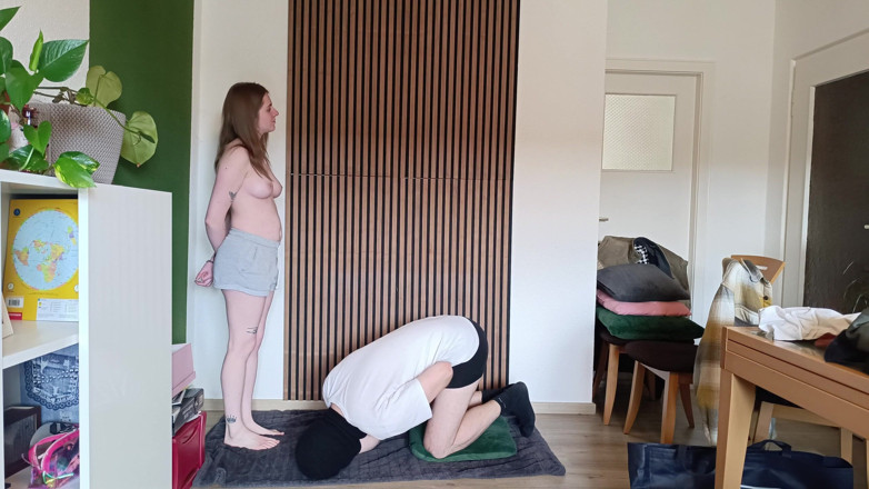 GermanBallsBusted: Yalınayak ezme egzersizi