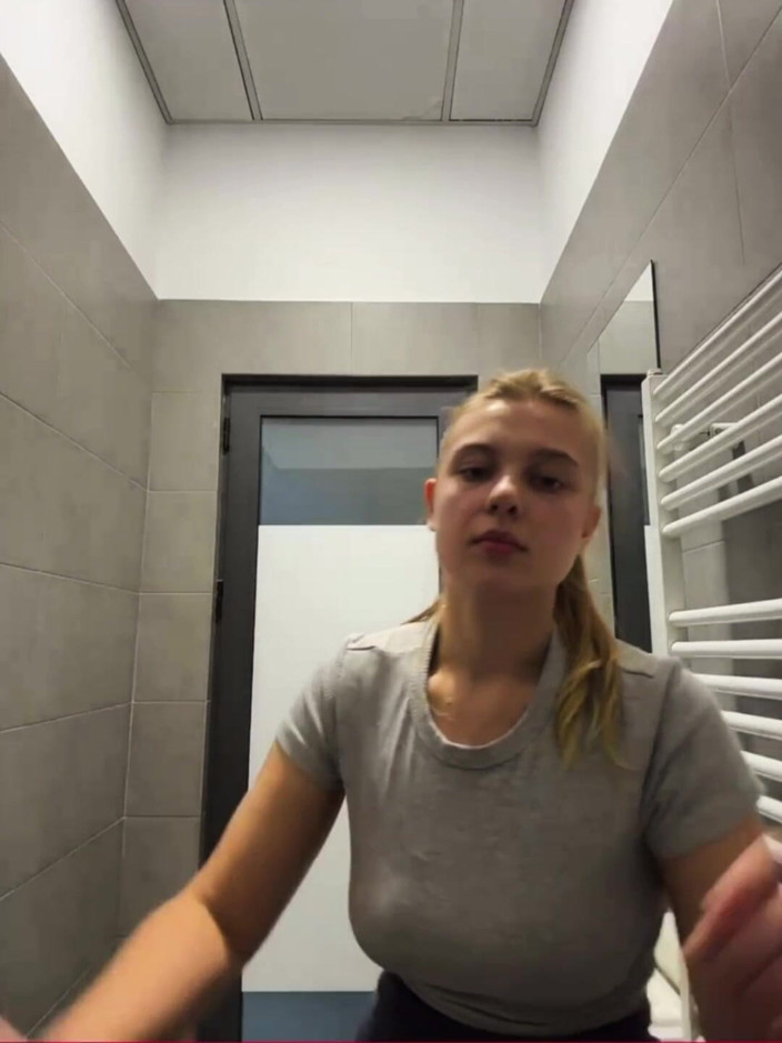 JuiceLussie: Ejaculare în pizdă. Ejaculare în public și cu degetul