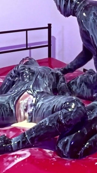Plakkerig latexspel, vol - Alex Latex