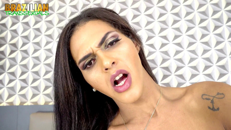 Brazilian Transsexuals: Beautiful trans Bruna Ferrari strokes it