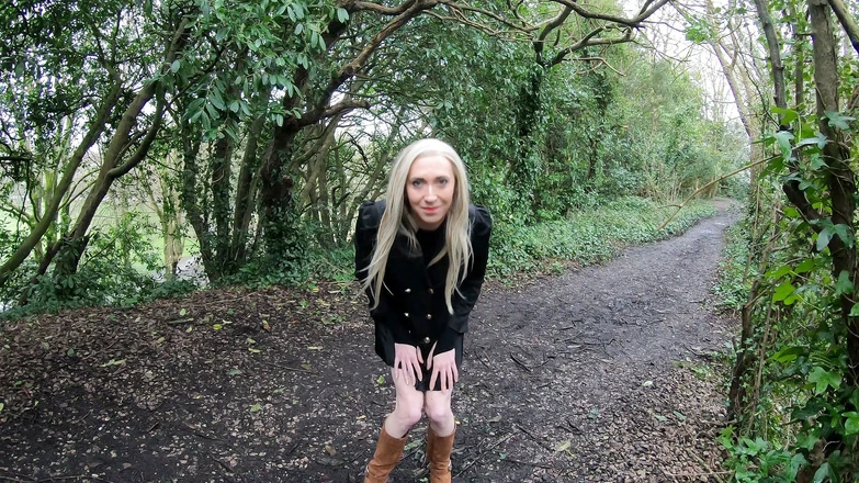 The Midnight Minx: Skogsspårstopp och wank Fun X
