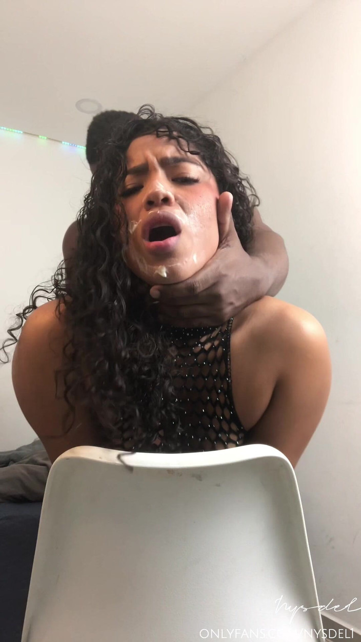 Nysdel: Eerst laat ze hem klaarkomen op haar gezicht en dan...