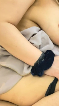 私はあなたの巨乳の義理の妹であり、あなたが私の巨乳が跳ね返っている間、私の中に射精してくださいまで、私はコックに乗っています