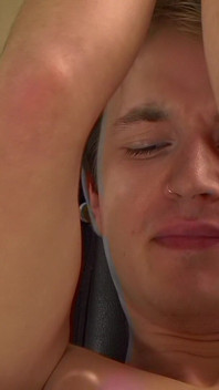Nový chlapec s velkým čůrákem přidělaný ke spurttu