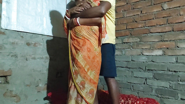 Cute Sunita: 将阴茎插入嫂子的阴户印度视频