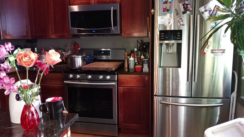 Kennie Jai: Kenniejai在厨房为你撸管！