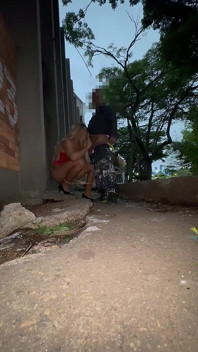Trans sex na ulici s nezbednou ženatou