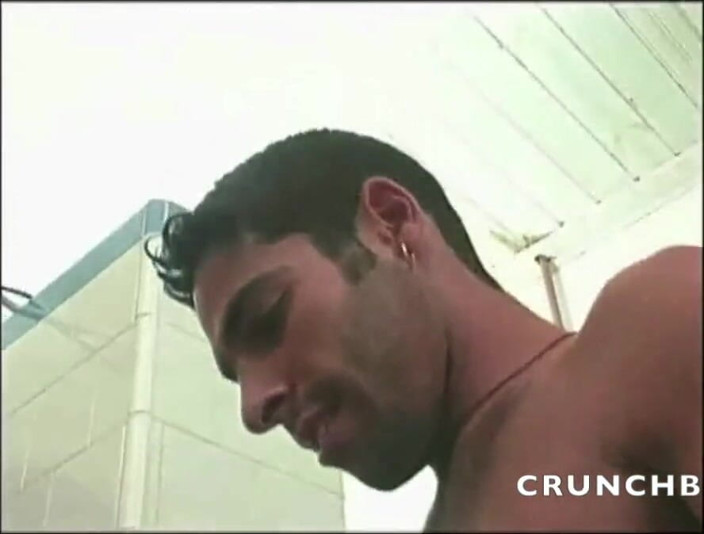 Crunch Boy: Сексуальная под душем в спортивном клубе