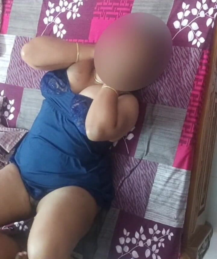 Black & white desicat: Quente indiana Boudi peituda suculenta saltando duro ejaculação interna sexo