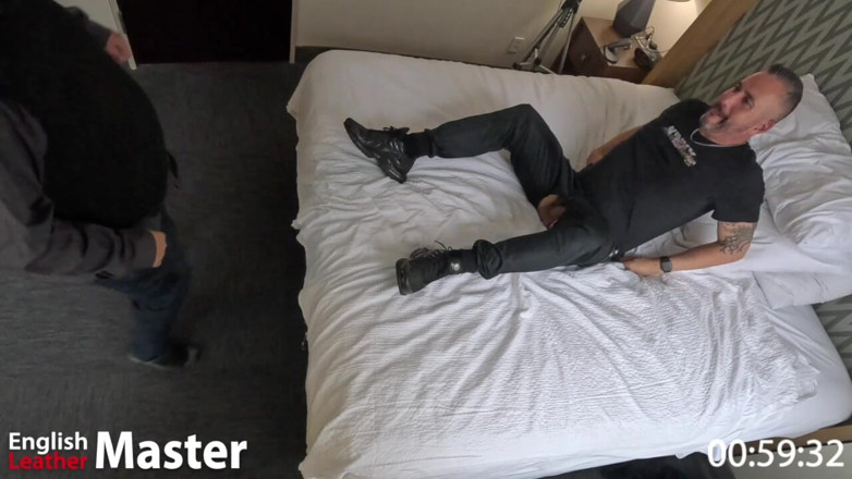EnglishLeathermaster: Prd Sniffer uctívá můj páchnoucí zadek