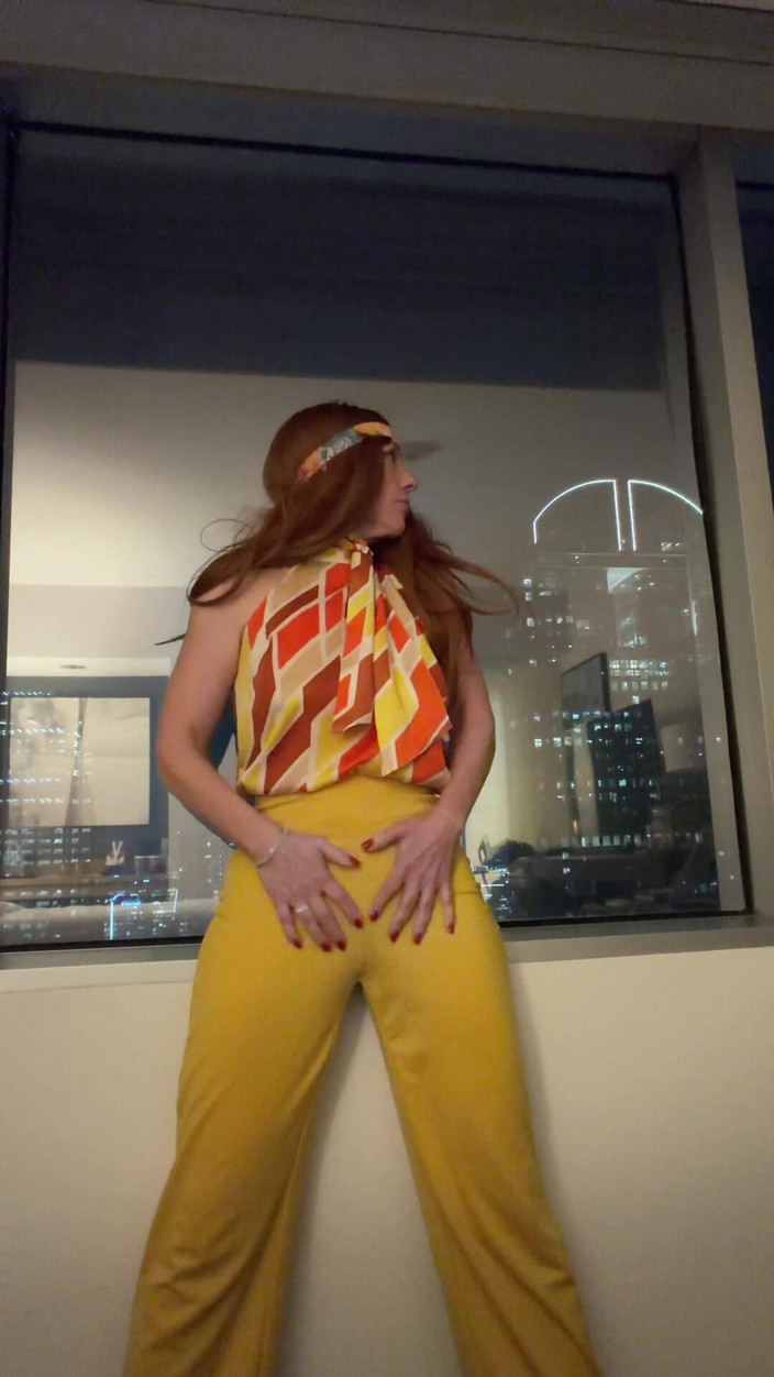 Your Favorite Mommy: Red Headed Groovy Girl