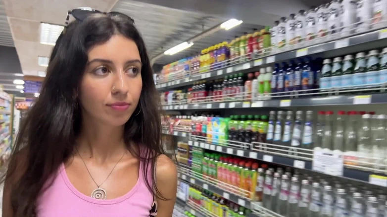 Dis Diger: Cumwalk ve veřejném supermarketu - fetiš venkovní kouření