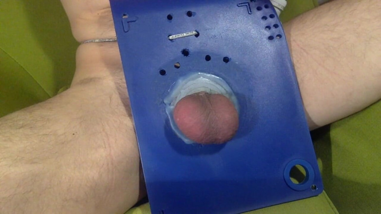Ballspanking: Kefir in ballbusting