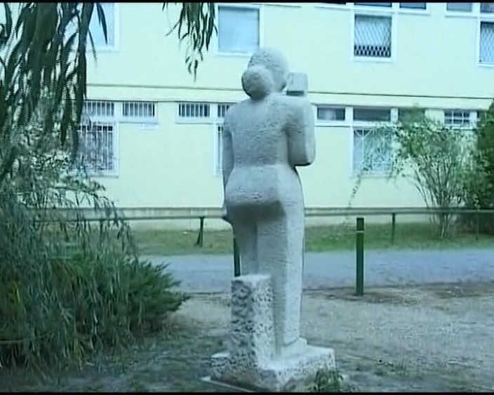 Hardcore German Club: Pikhongerige Duitse babe werd geneukt tijdens een gangbang op kantoor