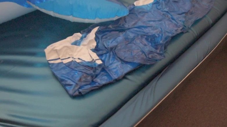 Aussie bi boy: Timelapsed unboxing, uppblåsning och deflatering modded blimp whale