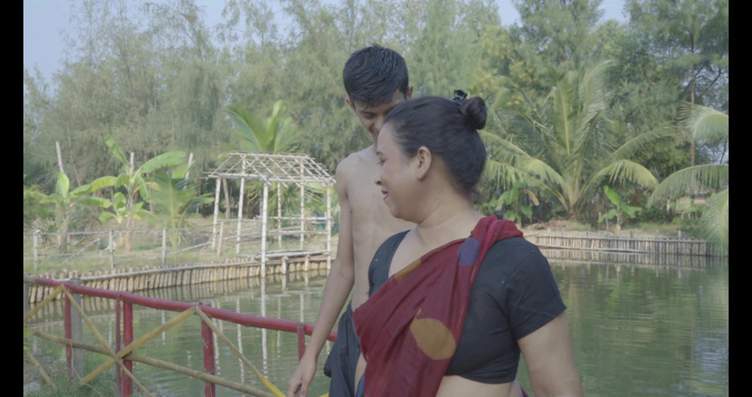 Bull Top 7: Indian Bhabi Ka Pani Mai Thukai Hot Indian Porn Video