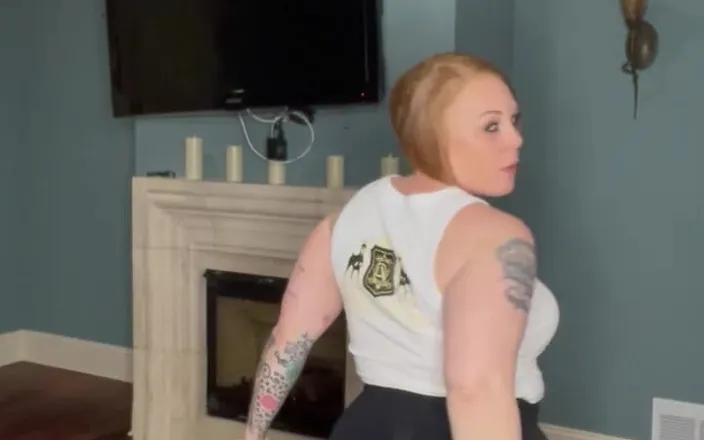 GingerVixen.XXX: Showing off Before Filming