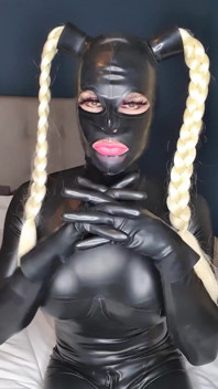 Sensual Jessica Dolly¿ qué tanto quieres correr tus manos sobre mi látex?