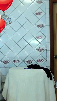 Jaring hitam tembus pandang di tubuh lama lukerya