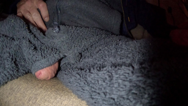 Rockardglans: Nachtelijke grote pik masturberen, klaarkomen op de Onesie - Rockardglans