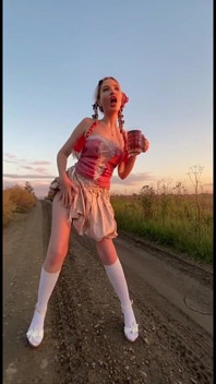 seksi kamsin elza kom dans Oktoberfest