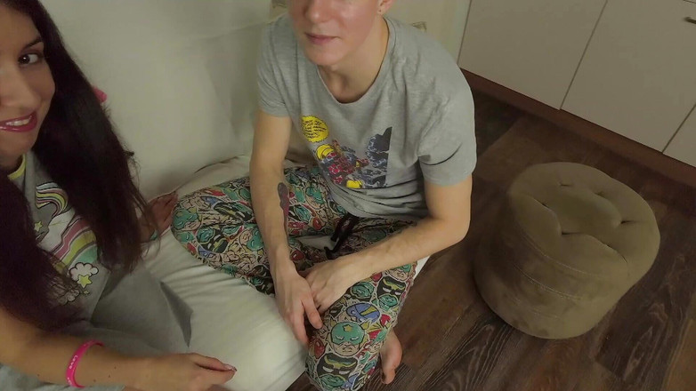 Falcon Al straight porn: Cuckold gav sin flickvän till en vän för att betala...